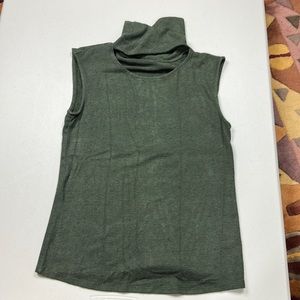 Sleeveless forest green turtleneck medium